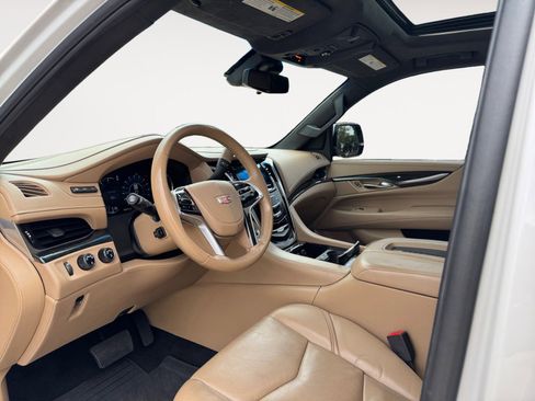 Used 2018 Cadillac Escalade Platinum AWD/4WD image 9