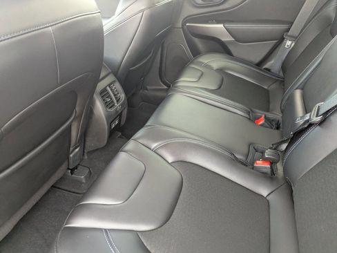 Used 2021 Jeep Cherokee Latitude Plus image 14