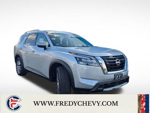 Used 2025 Nissan Pathfinder SL AWD/4WD image 7