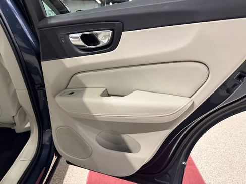 Used 2018 Volvo XC60 T5 Momentum w/ Convenience Package image 29