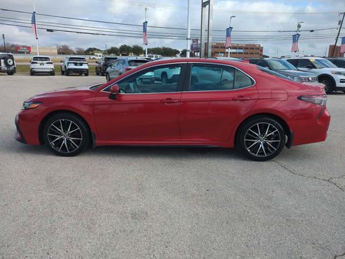 Used 2024 Toyota Camry SE image 5