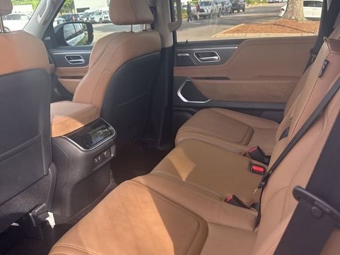 Certified 2025 INFINITI QX80 Luxe image 8