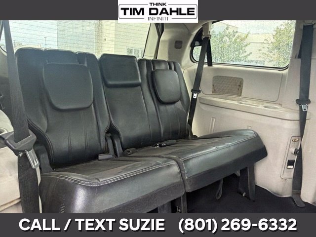 Used 2012 Chrysler Town & Country Touring w/ Entertainment Group #1 FWD image 11