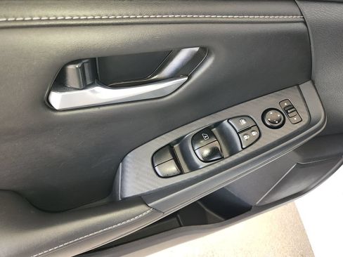 Used 2025 Nissan Sentra SV FWD image 29