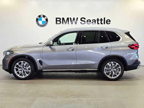 Used 2025 BMW X5 xDrive50e w/ Premium Package AWD/4WD image 3
