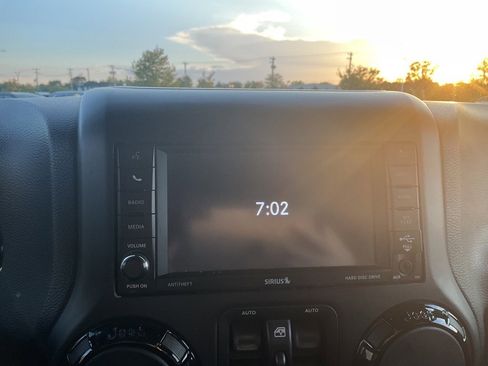 Used 2014 Jeep Wrangler Unlimited Sahara image 16