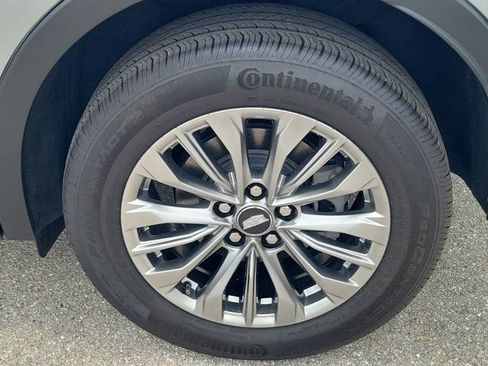 Used 2025 Cadillac XT4 Premium Luxury FWD image 7