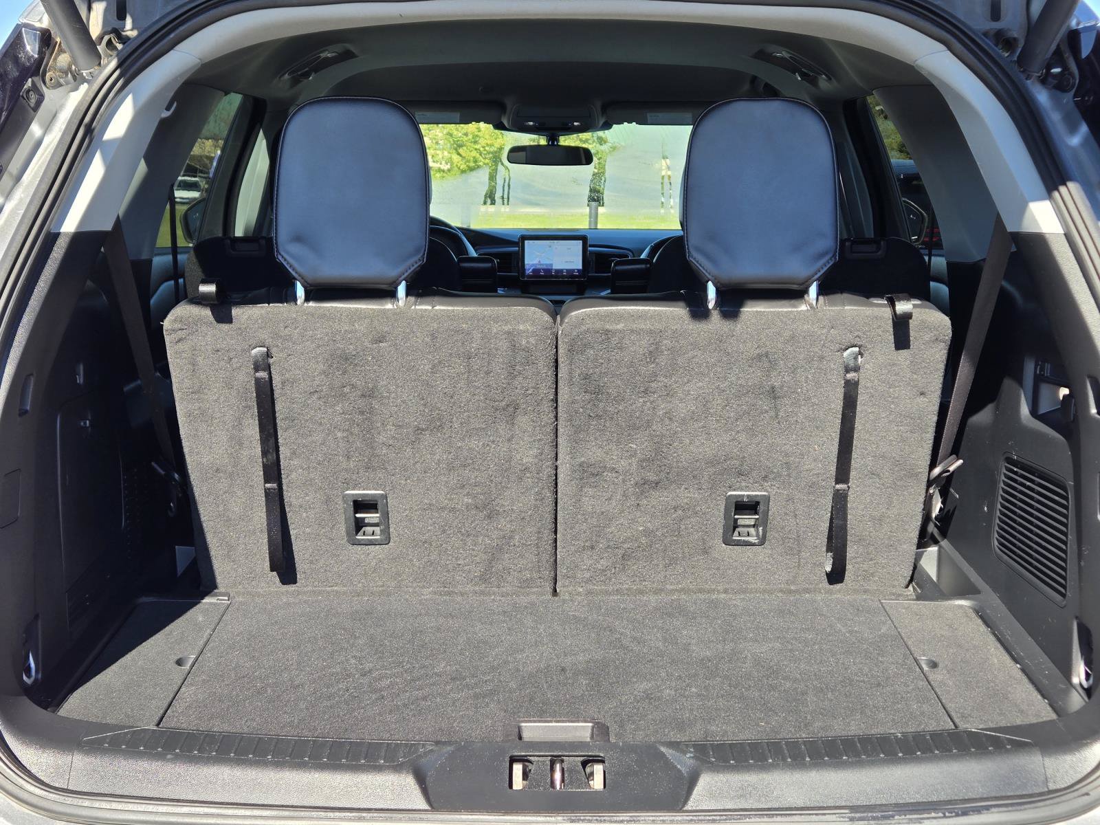 Used 2023 Ford Explorer XLT w/ Equipment Group 202A RWD image 11