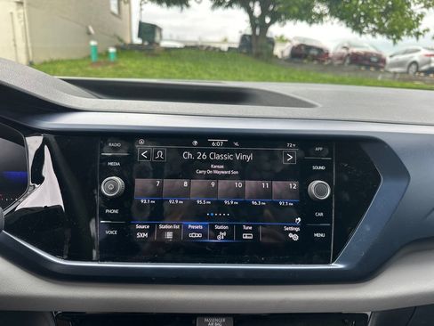 Used 2023 Volkswagen Taos SE w/ Panoramic Sunroof Package FWD image 18