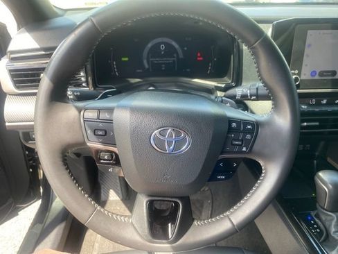 Used 2025 Toyota Camry SE FWD image 17