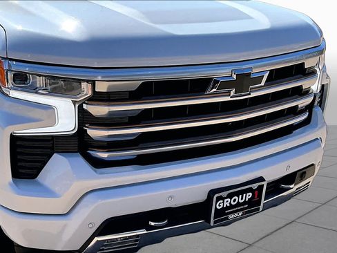 Used 2022 Chevrolet Silverado 1500 High Country w/ Technology Package AWD/4WD image 24