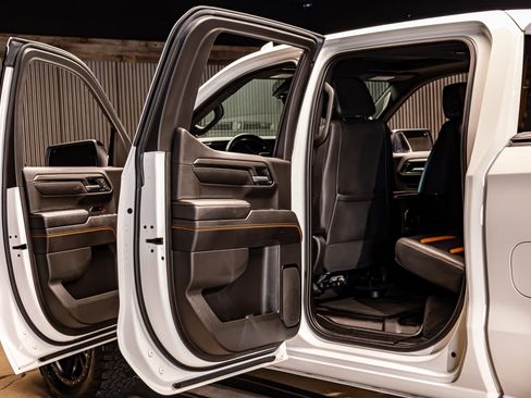 Used 2023 GMC Sierra 1500 AT4 w/ AT4 Premium Package image 27