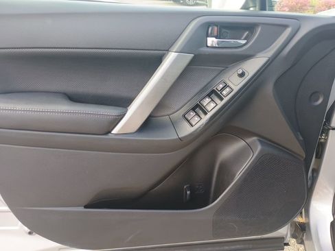 Used 2016 Subaru Forester 2.5i Touring w/ Eyesight & Navigation System image 11