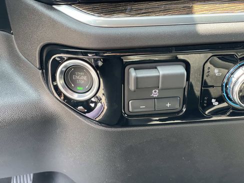 New 2026 GMC Sierra 1500 Elevation image 17