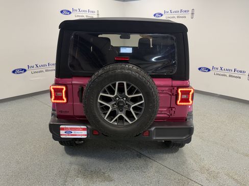 Used 2024 Jeep Wrangler Unlimited Sahara w/ Technology Group AWD/4WD image 30