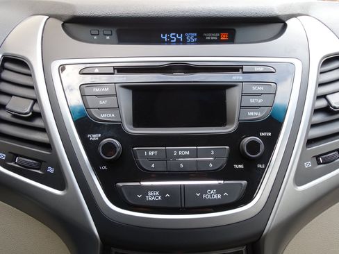 Used 2014 Hyundai Elantra SE image 13