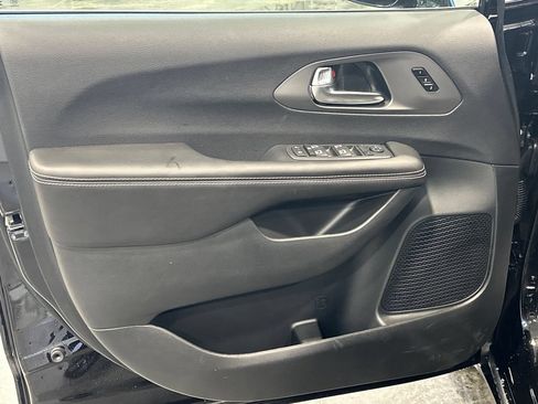 New 2027 Chrysler Pacifica Select AWD/4WD image 13