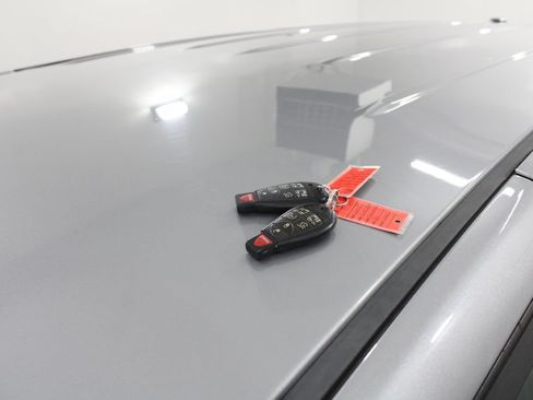 Used 2014 Chrysler Town & Country S FWD image 7
