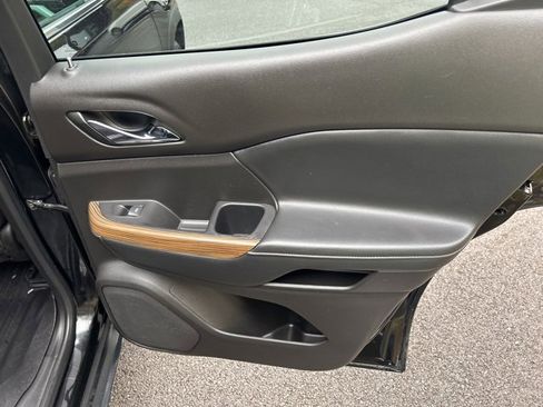 Used 2019 GMC Acadia SLE w/ LPO, Floor Liner Package image 8