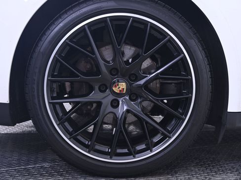 Certified 2023 Porsche Panamera 4 Platinum Edition AWD/4WD image 13