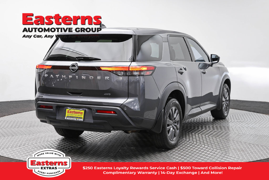 Used 2024 Nissan Pathfinder S AWD/4WD image 6
