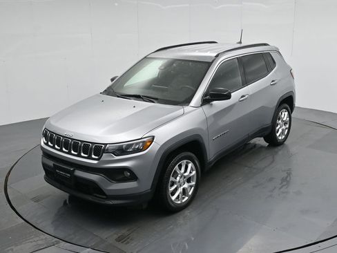 Used 2023 Jeep Compass Latitude image 21