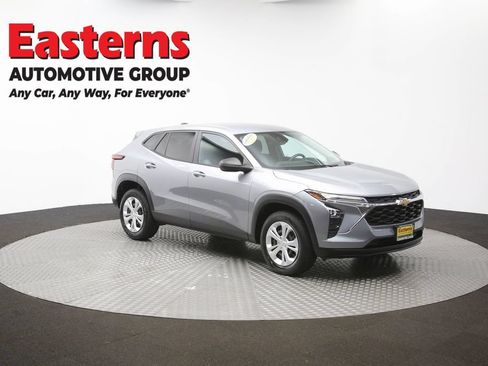 Used 2024 Chevrolet Trax LS w/ Driver Confidence Package FWD image 43