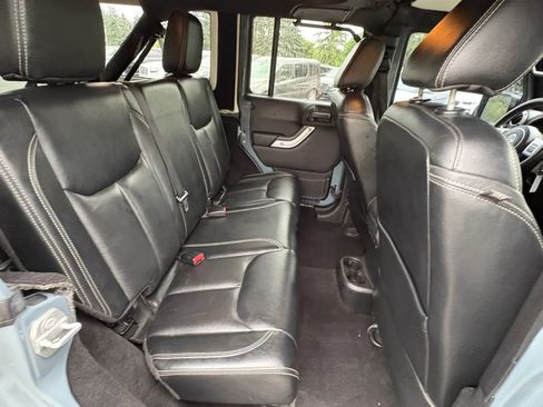 Used 2015 Jeep Wrangler Unlimited Rubicon AWD/4WD image 28