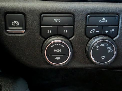 Used 2025 Chevrolet Silverado 1500 LT AWD/4WD image 23