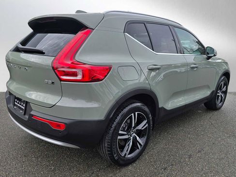 Used 2025 Volvo XC40 B5 Core image 3