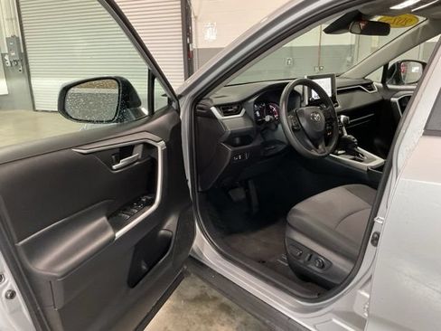 Used 2025 Toyota RAV4 XLE AWD/4WD image 17