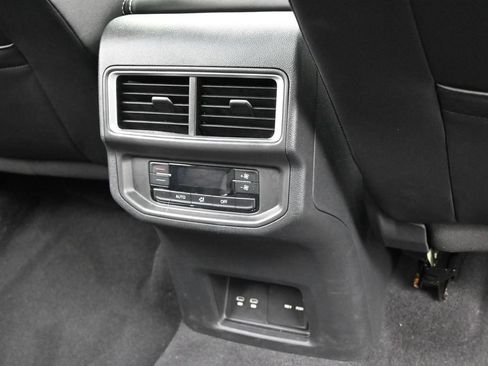 Used 2024 Volkswagen Atlas SE w/ Panoramic Sunroof Package FWD image 42