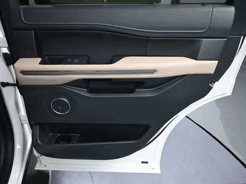 Used 2022 Ford Expedition XLT image 36