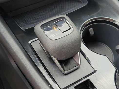 Used 2025 Nissan Rogue SV image 27