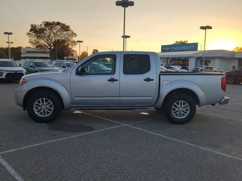 Used 2019 Nissan Frontier SV image 5