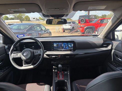Used 2026 Nissan Kicks SR AWD/4WD image 32