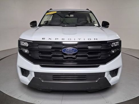 Used 2025 Ford Expedition Max Active AWD/4WD image 8