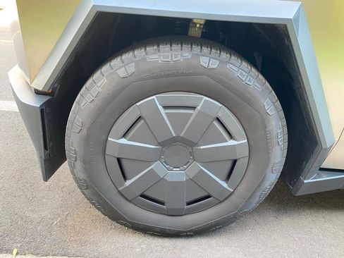 Used 2025 Tesla Cybertruck AWD Crew Cab image 16