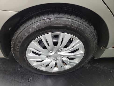 Used 2017 Toyota Camry LE FWD image 11