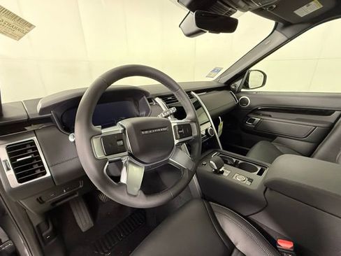 Certified 2025 Land Rover Discovery S image 14