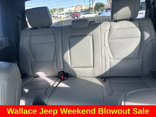 Used 2025 Toyota Tundra Limited AWD/4WD image 21