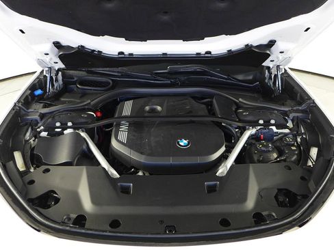 Used 2023 BMW 740i w/ Parking Assistance Package image 6