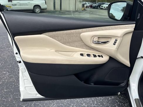 Used 2022 Nissan Murano SL w/ SL Moonroof Package image 18