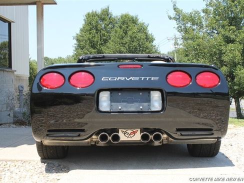 Used 2002 Chevrolet Corvette Coupe w/ Preferred Equipment Group2 RWD image 20