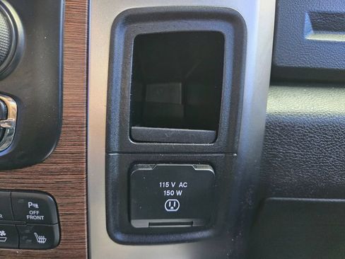 Used 2018 RAM 1500 Laramie RWD image 31