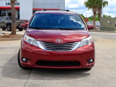 Used 2016 Toyota Sienna XLE FWD image 28