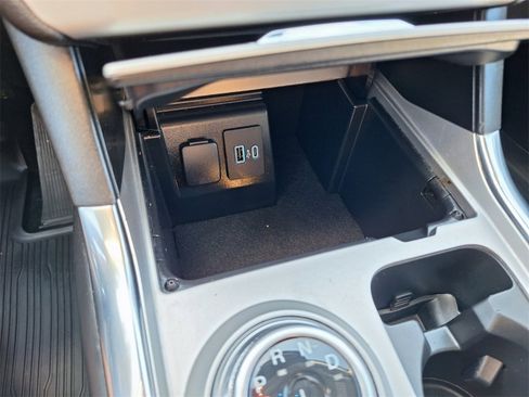 Used 2022 Ford Explorer XLT w/ Equipment Group 202A image 15