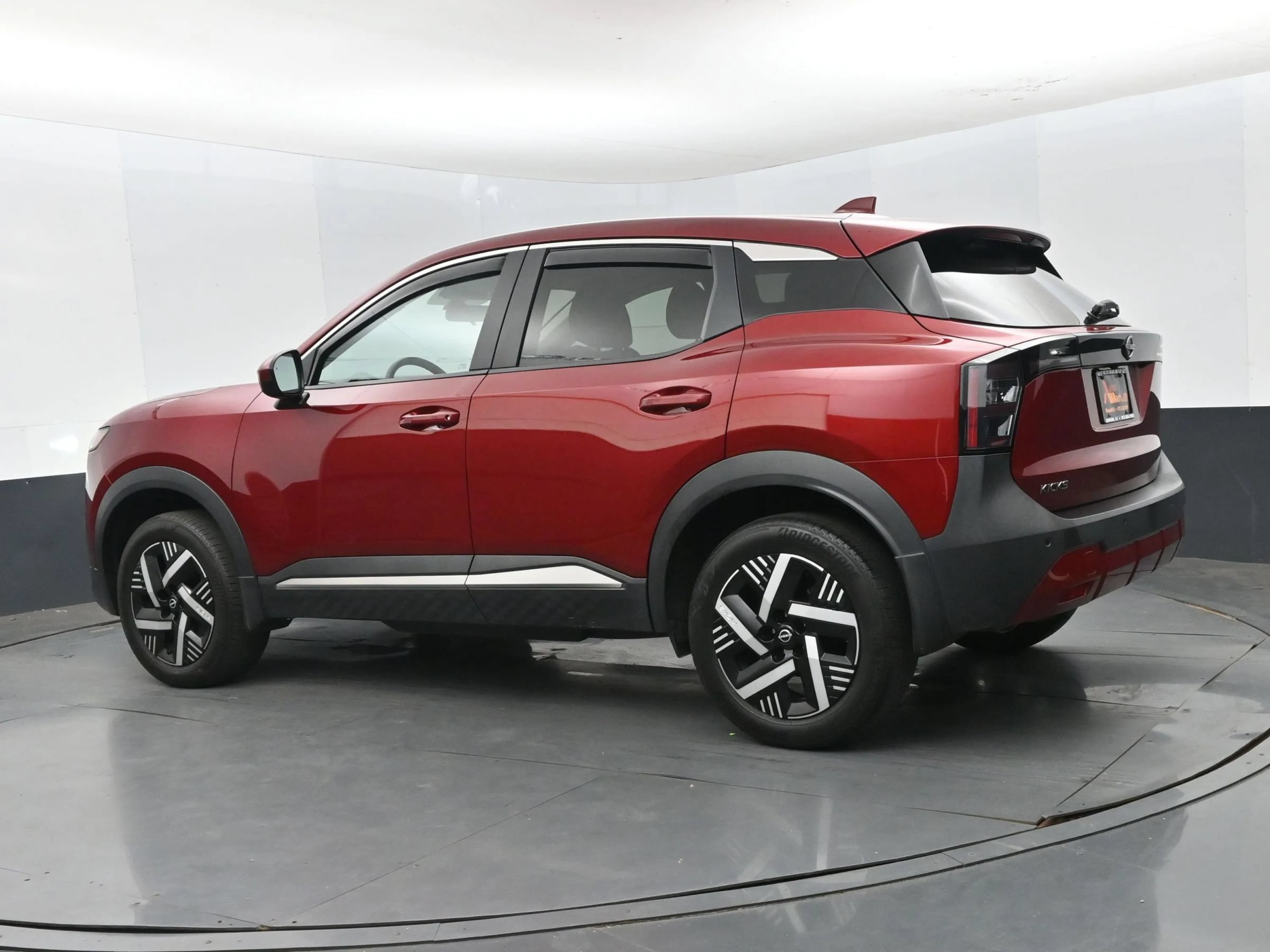 Used 2025 Nissan Kicks SV FWD image 7