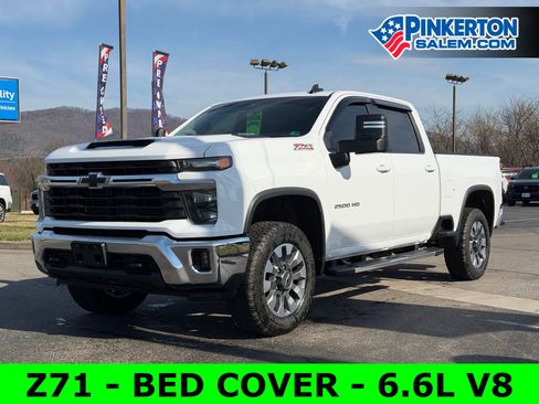 Used 2025 Chevrolet Silverado 2500 LT image 2