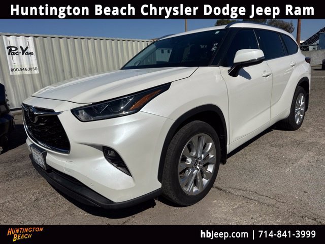 Used 2021 Toyota Highlander Limited FWD image 1